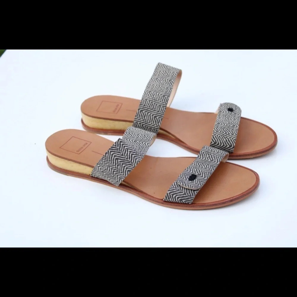 Dolce vita sandals
